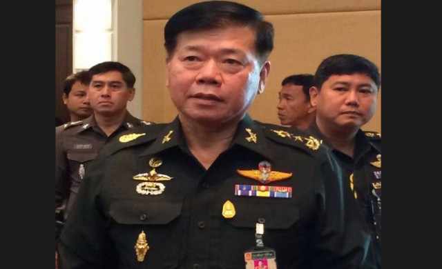 ผบ.ทบ.คนใหม่ ลั่นกองทัพต้องดูแลสถานการณ์ พร้อมยืนข้างปชช.