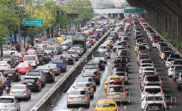 ทอ.เปิดทางให้รถยนต์ผ่านเข้า-ออก ชั่วโมงเร่งด่วน