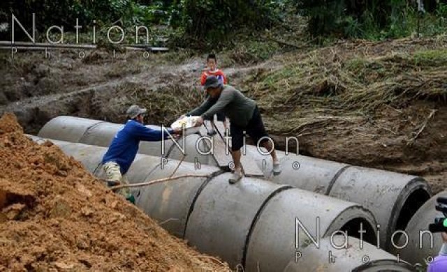 น้ำป่าถล่มน่าน เร่งทำสะพานเบี่ยงช่วยชาวบ้าน397คน ถูกตัดขาด