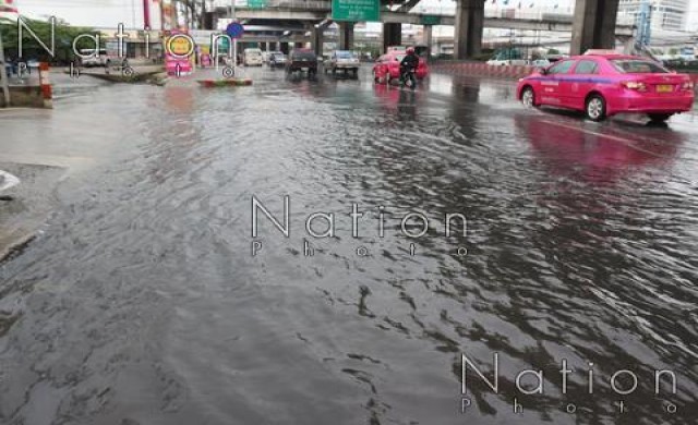 ฝนถล่มกรุงกลางดึกถึงเช้า 'ประเวศ'หนักสุด121.5มม.