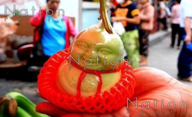 ฮือฮา!เมลอนพระสังกัจจายน์ ปชช.แห่ซื้อ เชื่อเป็นสิริมงคล