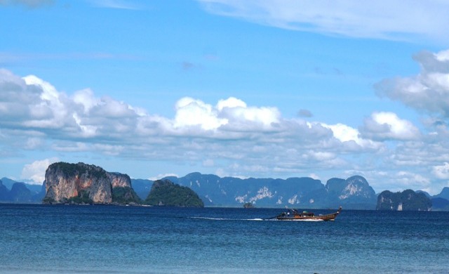 สะกดคำว่าเหงาที่ 'เกาะยาวน้อย' 