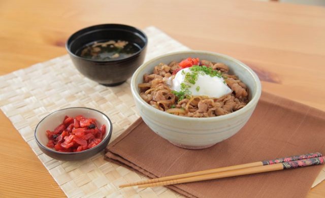 ข้าวหน้าเนื้อ ข้าวหน้าสุดป๊อบจากญี่ปุ่น 