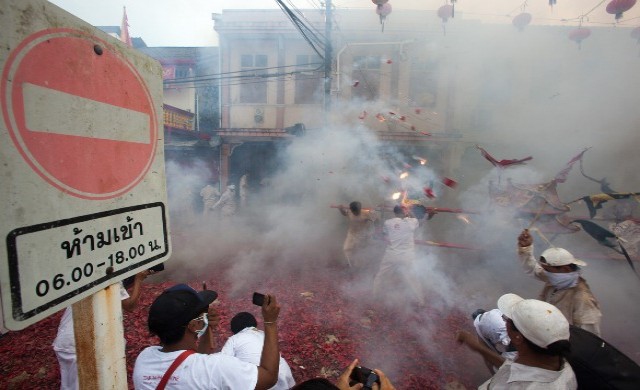 ระวังอุบัติเหตุจากการจุดประทัด