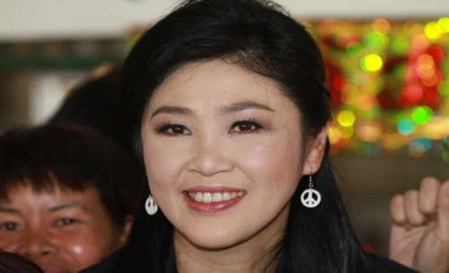 'ยิ่งลักษณ์'ไปอำนาจเจริญ เดินสายทำบุญ