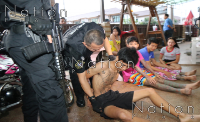 บุกรวบ 'ปลา โอรส' ยกแก๊งชาย8หญิง5 ปมเสพยาโพสต์เย้ยตร.