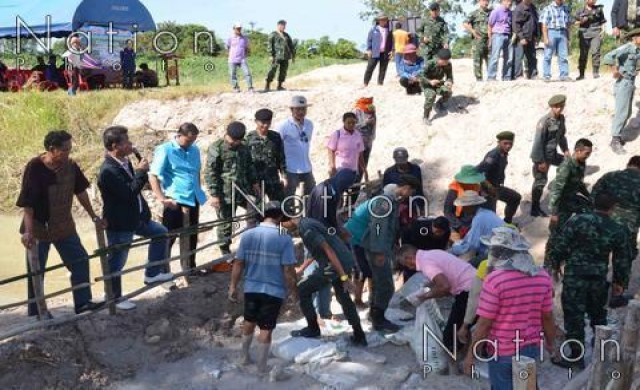 ทหารสร้างฝายชะลอน้ำ ช่วยภัยแล้งชาวดอนจาน