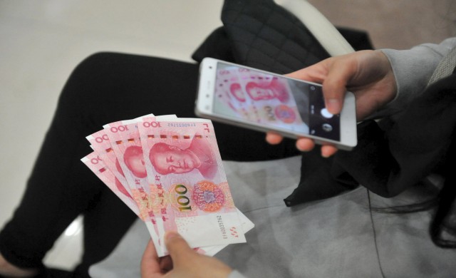 เอทีเอ็มจีนบางเมืองไม่รับธนบัตร 100 หยวนรุ่นใหม่