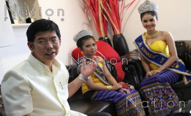 สุโขทัยนำร่องลอยกระทง จัดพิธีรับรุ่งอรุณแห่งความสุข