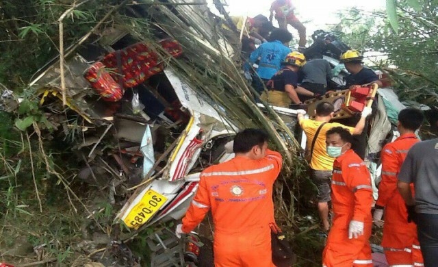 รถบัสนทท.ตกเหวที่ดอยสะเก็ด เสียชีวิต13ราย