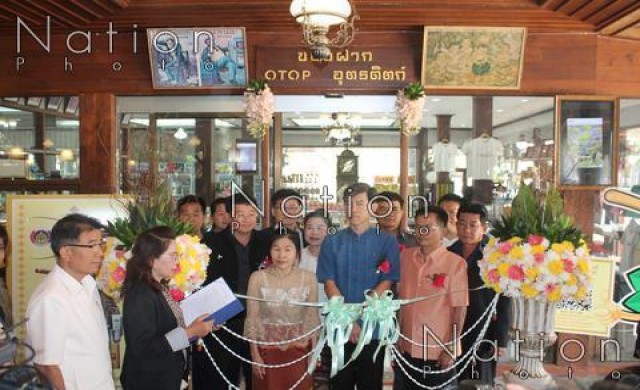 เปิดศูนย์จำหน่ายสินค้าโอทอป 'หลง-หลิน'