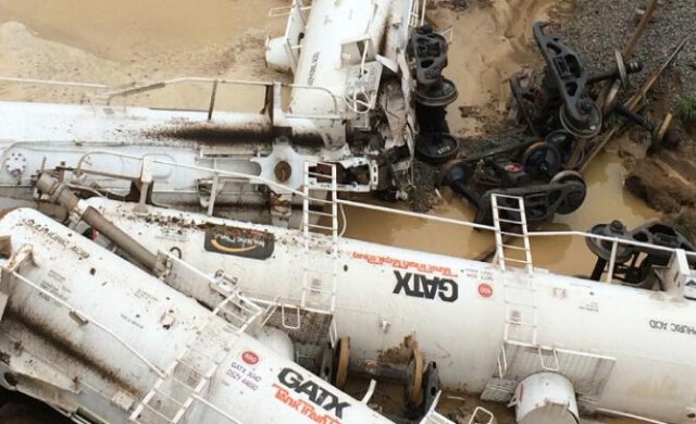 รถไฟบรรทุกกรดกำมะถันตกรางในออสเตรเลีย