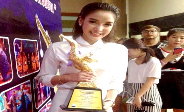 ดาราสาว'แพท'รับอยู่ในคลิปฉาว ปัดลงมือร่วมวงตบตีด้วย