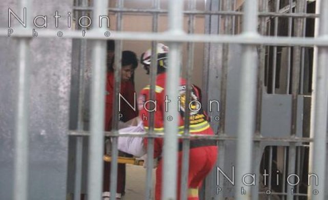 ผู้ต้องขังผูกคอตายในห้องคุมขัง น้อยใจภรรยาไม่คืนดี