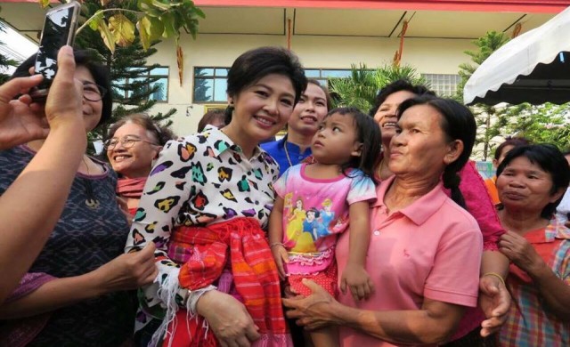'ยิ่งลักษณ์'ลุยร้อยเอ็ด ทหารขออย่าแจกปฏิทินทักษิณ
