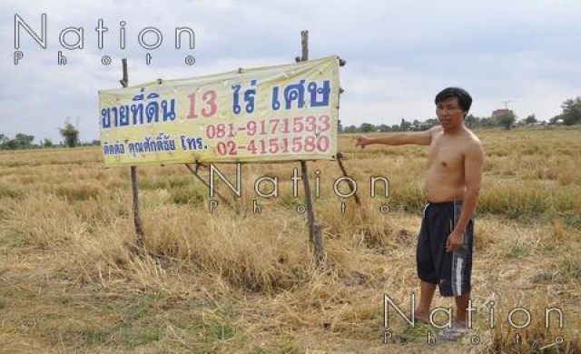 ทนแล้งไม่ไหว! ชาวนาติดป้ายประกาศขายที่นาราคาถูก