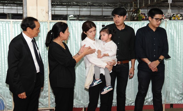 'โบว์'ปิดเฟซ-หยุดเล่นไอจี สะเทือนใจคนแชร์ภาพหน้า'ปอ ทฤษฎี'