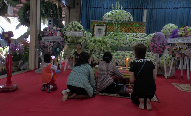วอนผู้ร่วมงาน งดเซลฟี่หน้าโลงศพ'ปอ ทฤษฎี'