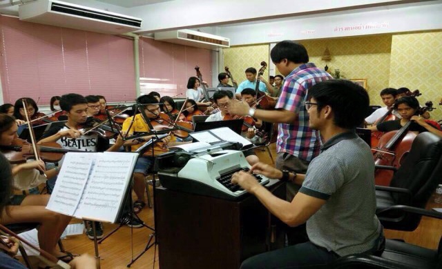 การแสดงดนตรีที่หาดูได้ยาก The Typewriter