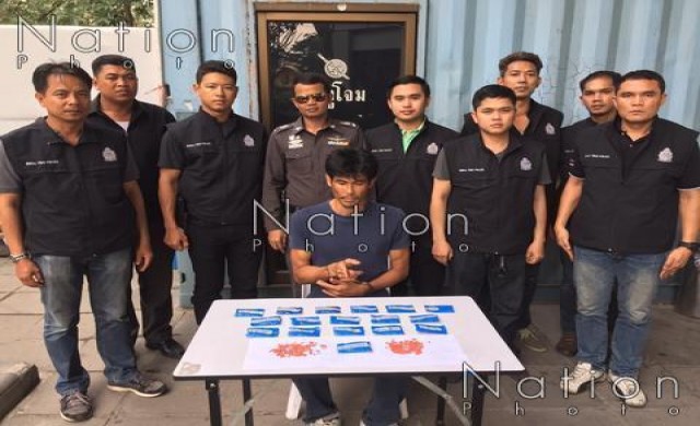 ชุดจู่โจมสน.โชคชัย ตรวจจับ'อา-หลาน'ค้ายาบ้า