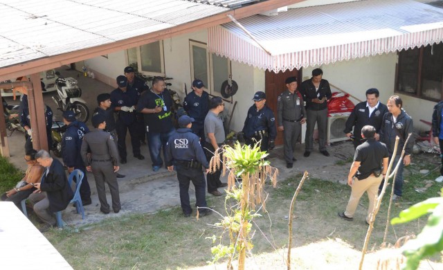 บุกค้นบ้าน 'โกเสง' ล้อมจับพี่เมีย-ลูกสมุนอีก7ราย