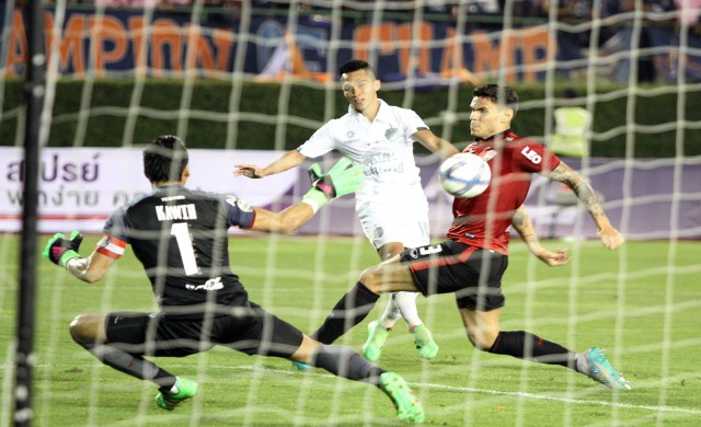 'บุรีรัมย์' คว่ำ 'เมืองทอง' 3-1 แชมป์ถ้วยก.
