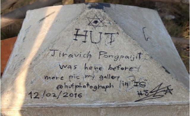 ชาวเน็ตรุมสวด นักร้องมือบอนเขียนข้อความบนหลักกิโล