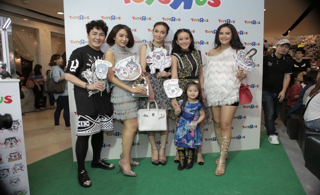 ดาราเพียบ! เปิดตัว 'ไอติมกับหวานเย็น' ขายเพื่อการกุศล