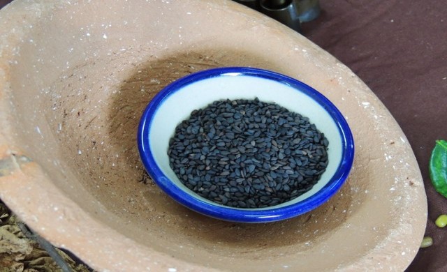 สูตรลูกประคบงาดำ เคล็ดลับหน้าใสสำหรับสาวๆ 