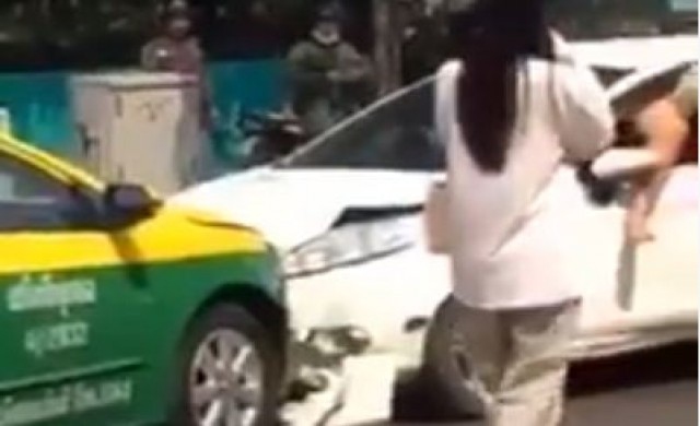 เผย 'สาวแก้ผ้า' ซิ่งเก๋ง พบป่วยโรคไบโพล่า