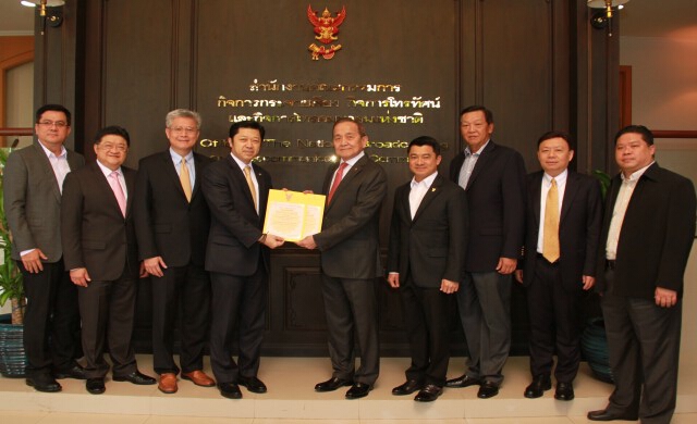 'ทรู' รับมอบใบอนุญาต คลื่น900MHz อย่างเป็นทางการ