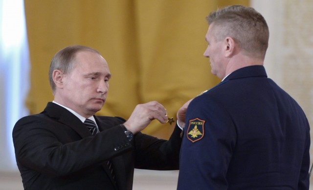 'ปูติน'มอบเหรียญกล้าหาญทหารจากซีเรีย