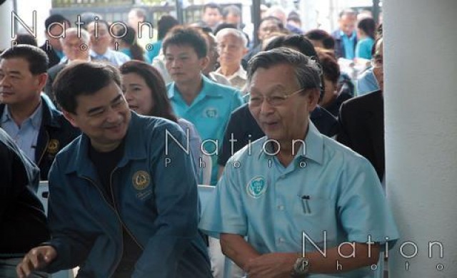 'อภิสิทธิ์'ค้านคำถามพ่วงประชามติ ปมส.ว.เลือกนายกฯ 