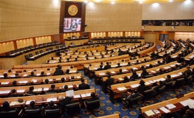 'ขั้วการเมืองใหม่'ซ่อนรูป 2 พรรคใหญ่ไร้ความหมาย