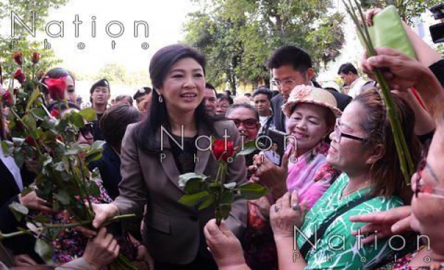 'ยิ่งลักษณ์' ไม่ห้ามเด็กพท.วิจารณ์ร่างรธน.มีชัย