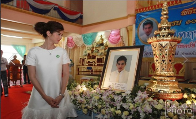 'ครอบครัวสหวงษ์'ทำบุญ100วัน - บรรจุอัฐิ'ปอ'