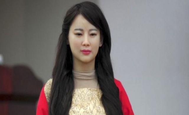 จีนเปิดตัวหุ่นยนต์เทพธิดา