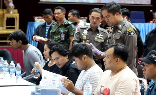 'ศรีวราห์'ตรวจสำนวนคดี 8ผู้ต้องหาโพสต์ประชามติร่างรธน.