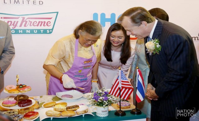 สมเด็จพระเทพฯ เสด็จเปิดร้าน 'แจมบาร์ จูซ'