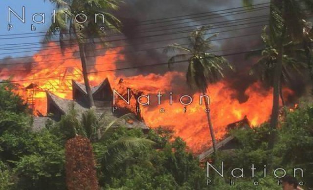 ไฟไหม้บ้านทรงไทยเมืองพัทยา เสียหายกว่า 100 ลบ.