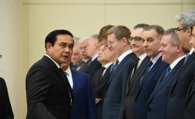 'ประยุทธ์'แจงเยือนรัสเซียไม่เลือกข้าง ปัดเจรจาซื้อฮ.-อาวุธ