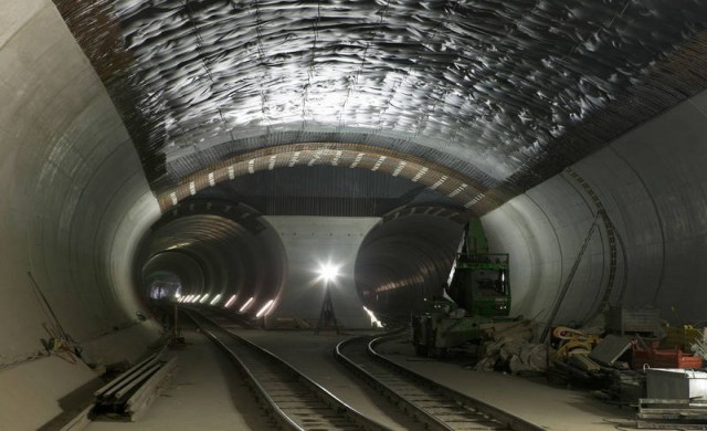 อุโมงค์รถไฟยาวสุดในโลกสร้าง 17 ปีใต้เทือกเขาแอลป์