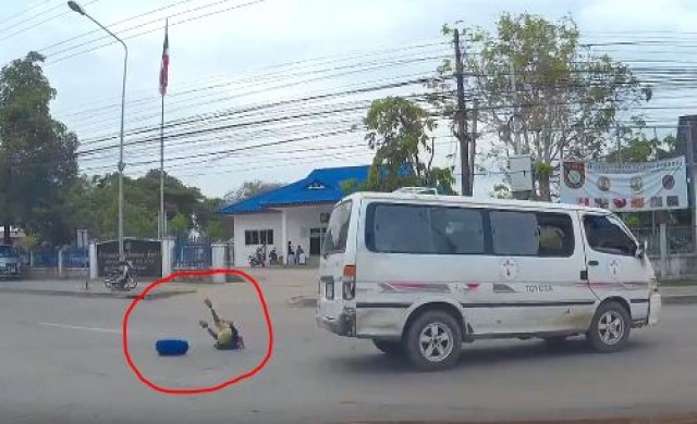 โผล่อีกคลิป! เด็กตกรถตู้ที่อ.แม่สอด