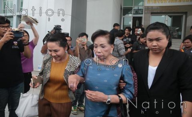 'แม่ประนอม' ปฏิเสธถอนฟ้องคดีแพ่งลูกสาว