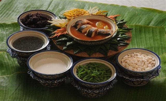 อาหารโบราณ  4 แผ่นดิน
