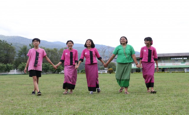 ปิดทองหลัง ‘เขา’