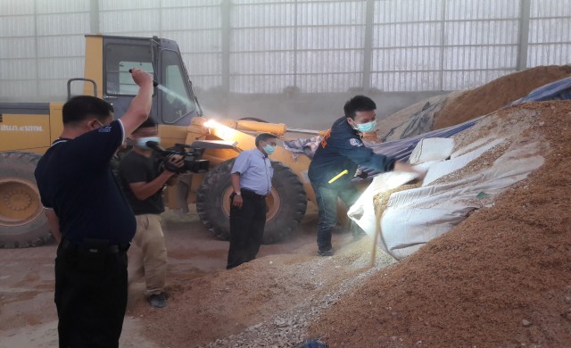 อึ้ง!ทุจริตมันเส้นสอดไส้แกลบ หายวับ9พันตัน