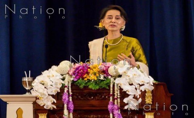 'ซูจี' พบนักศึกษาไทย ชี้สองประเทศต้องเรียนรู้การอยู่ร่วมกัน