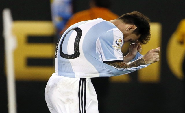 แฟนบอลช็อก! 'เมสซี่' เศร้าสิ้นหวัง จะประกาศลาทีมชาติ