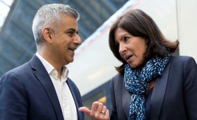 นายกฯ ปารีส-ลอนดอนยังดูดดื่มไม่สน “เบร็กซิท”